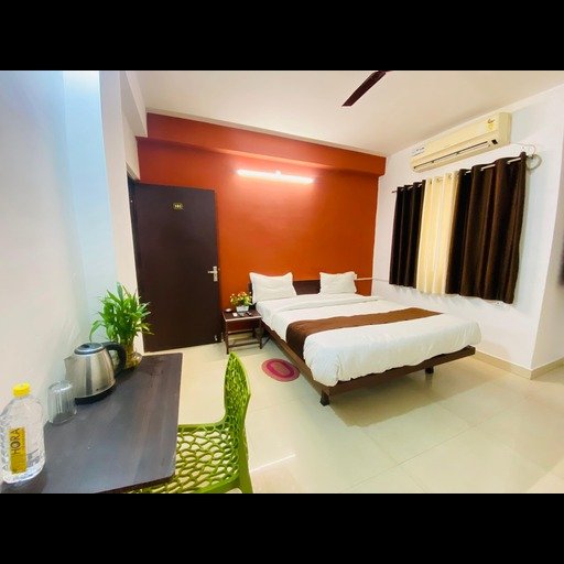 <center>Executive Rooms</center>