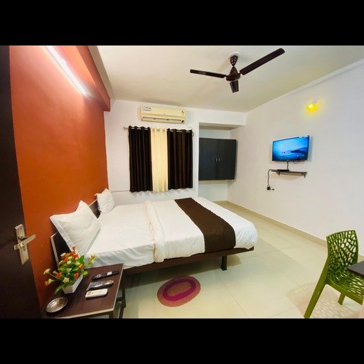 <center>Comfy Rooms</center>