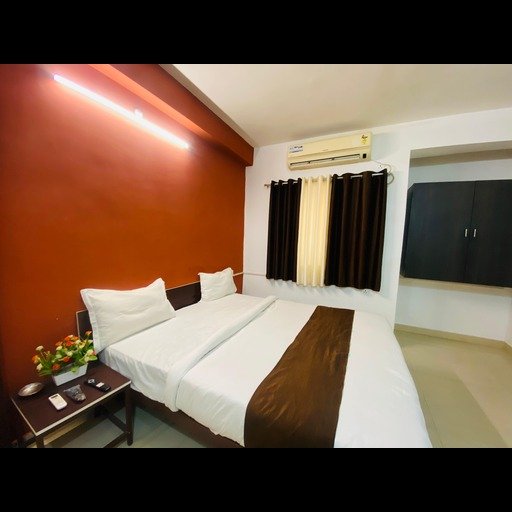 <center>Deluxe Rooms</center>